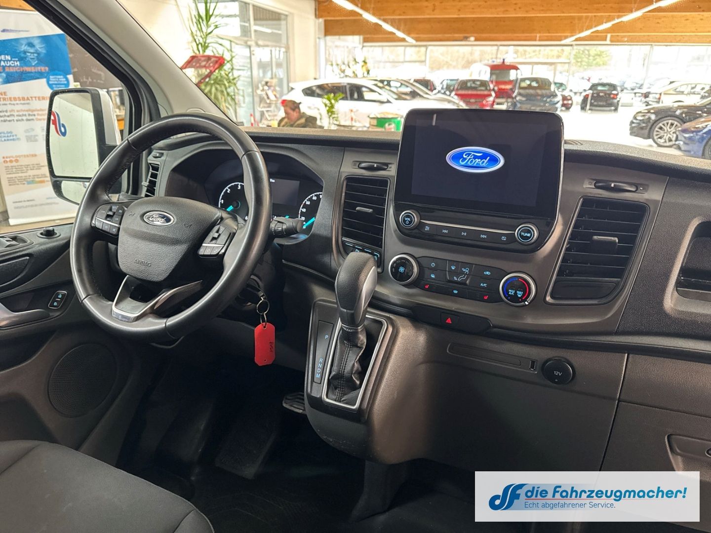 Fahrzeugabbildung Ford Transit Custom Kasten 300 L2 Trend AHK Navi Appl