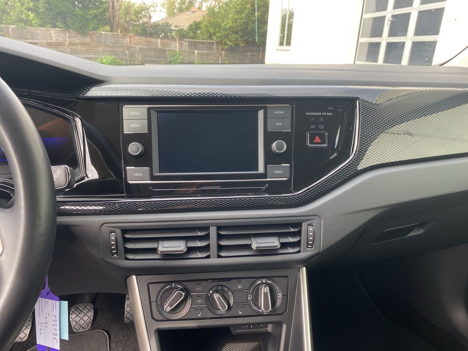 Fahrzeugabbildung Volkswagen Taigo 1.0 TSI Life LED APP PDC SHZ LM17