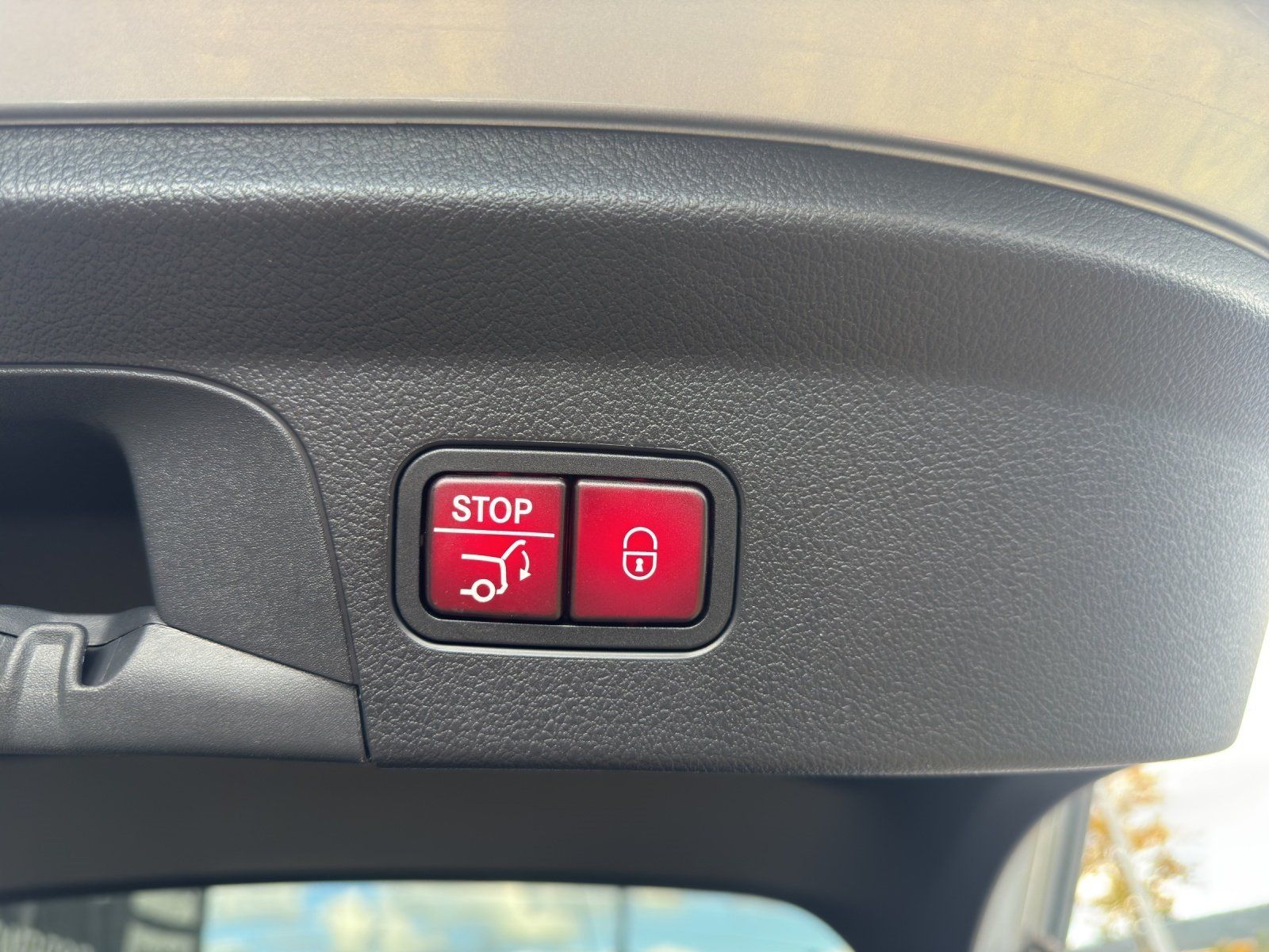 Fahrzeugabbildung Mercedes-Benz GLE400e AMG Prem AIRMATIC Carbon DISTR Pano MLED