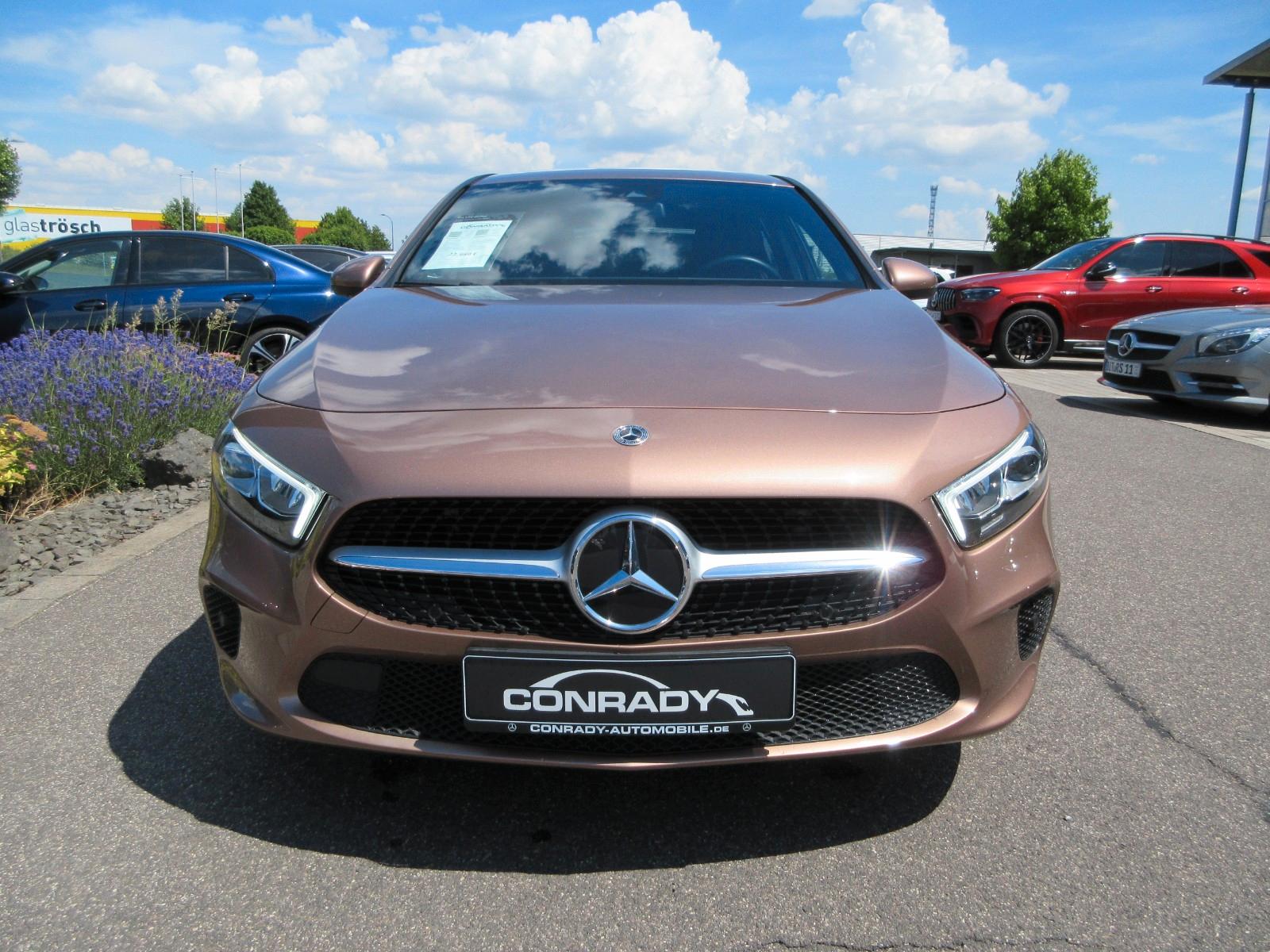 Mercedes-Benz A 180 Progressive 7G LED Navi Kamera CarPl. Ambi