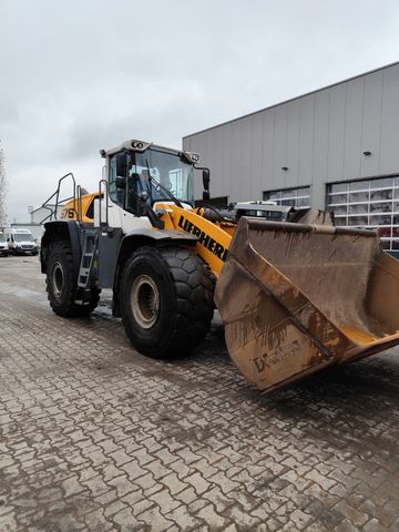 Liebherr L576 XPower High Lift