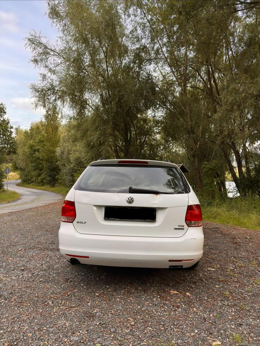 Volkswagen Golf 2011 — engine 105 HP (77kW)