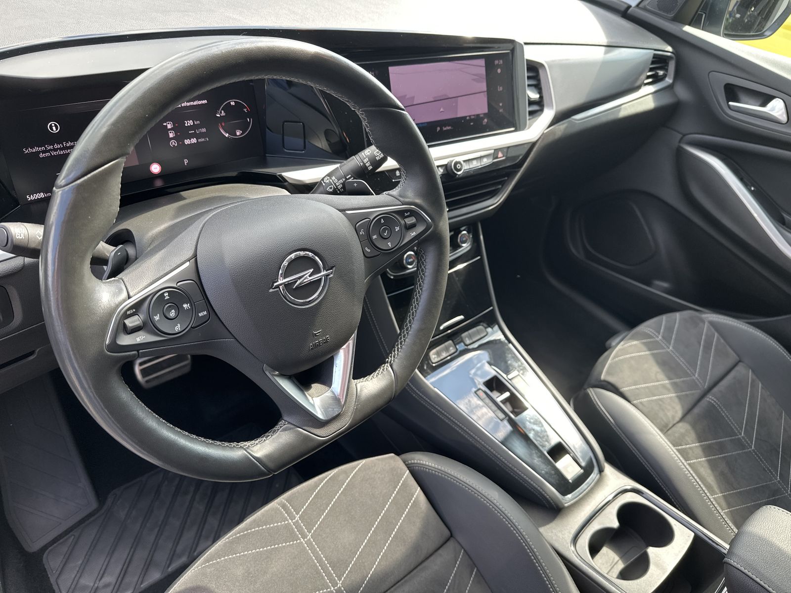 Fahrzeugabbildung Opel Grandland (X) 1.5 D Elegance NAV+MATRIX+ACC+AHK