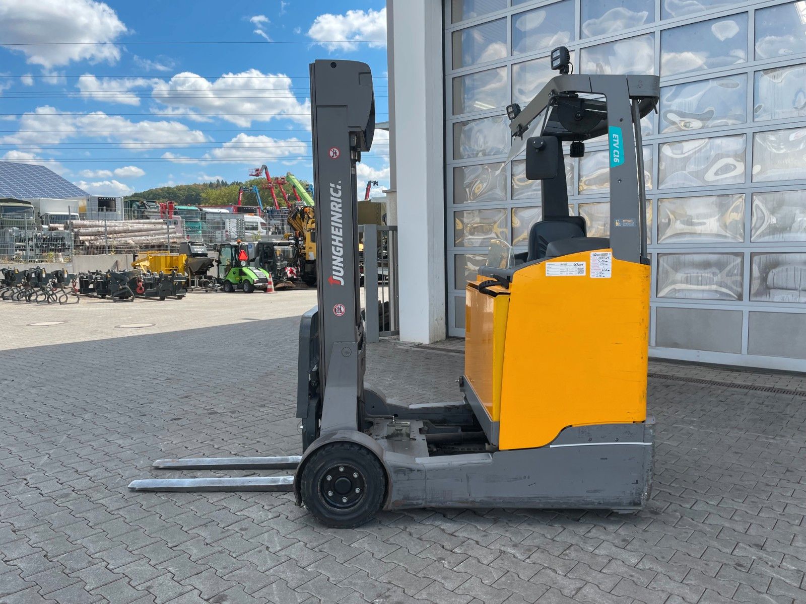 Fahrzeugabbildung Jungheinrich ETV C16 / Triplex 5.72m / SS / nur 2.953h / 2016
