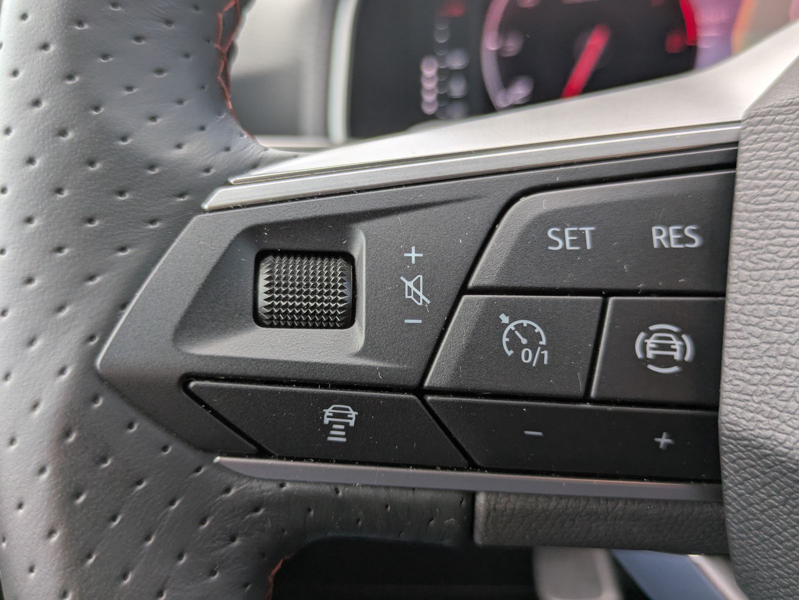 Fahrzeugabbildung SEAT Arona 1.5 TSI FR DSG AHK*ACC*LED*APP*DAB*KAMERA