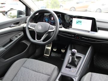 Volkswagen Golf VIII Variant 1.5 TSI Move KLIMA LED ALU