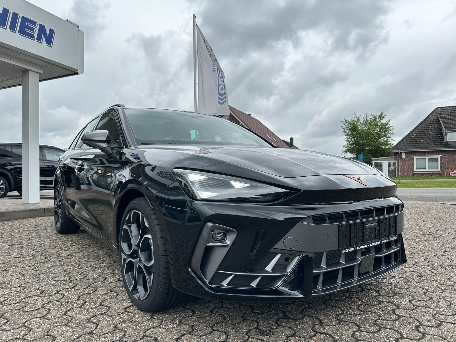 Fahrzeugabbildung CUPRA Leon ST 2.0 TDI DSG Pano/ACC/LED/CarPlay/18"