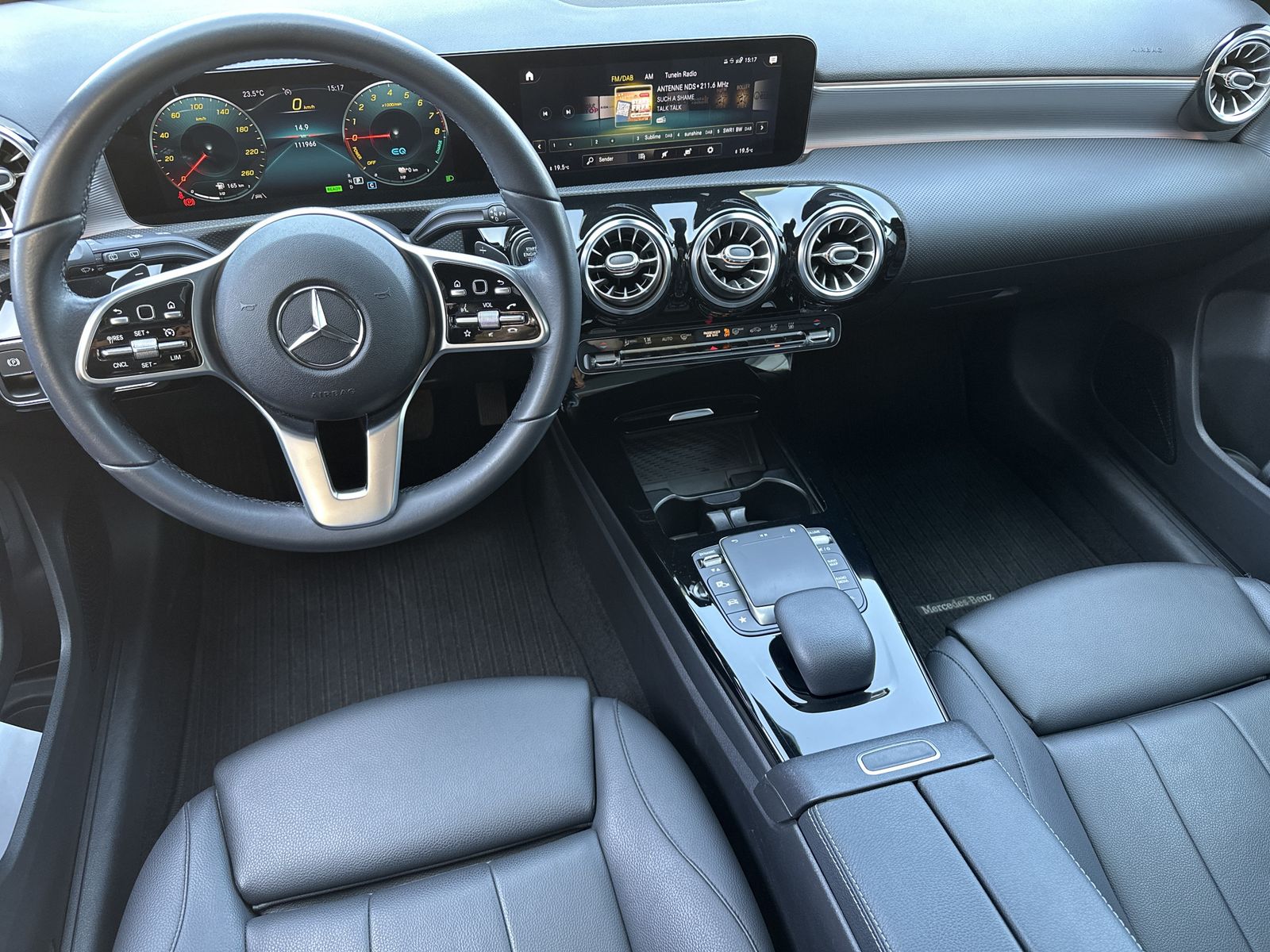 Fahrzeugabbildung Mercedes-Benz A 250e Progressive NAV+LED+PANO+360°+WIDESCREEN
