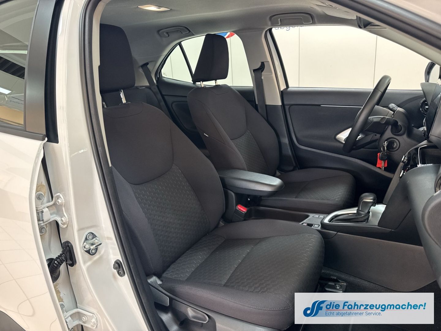 Fahrzeugabbildung Toyota Yaris Cross Hybrid FWD Comfort ACC DAB Spurhalte