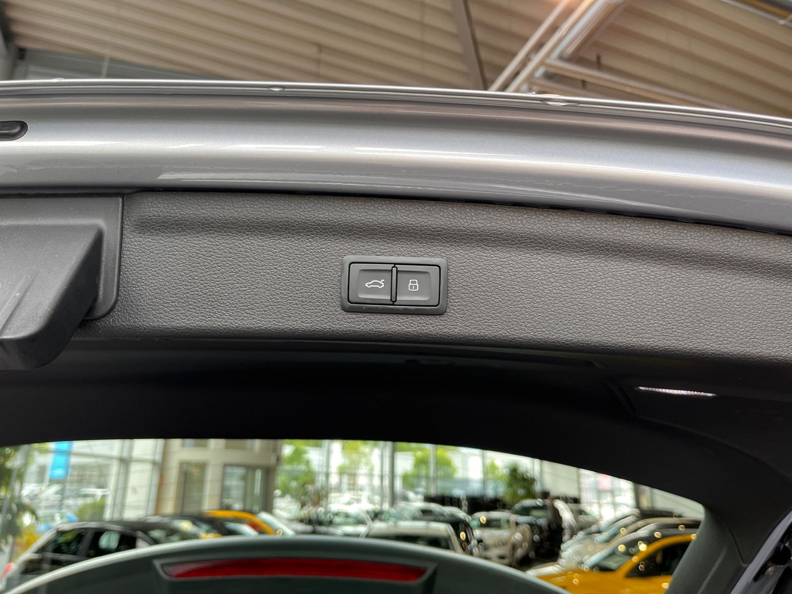 Fahrzeugabbildung Audi Q3 40 TFSI quattro advanced PANO AHK LED