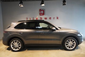 Porsche Cayenne - 1
