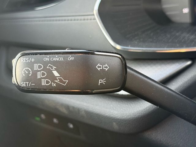 Fahrzeugabbildung Skoda Octavia Combi 2,0 TDI DPF >NAV/LED/PDC/SmartLink