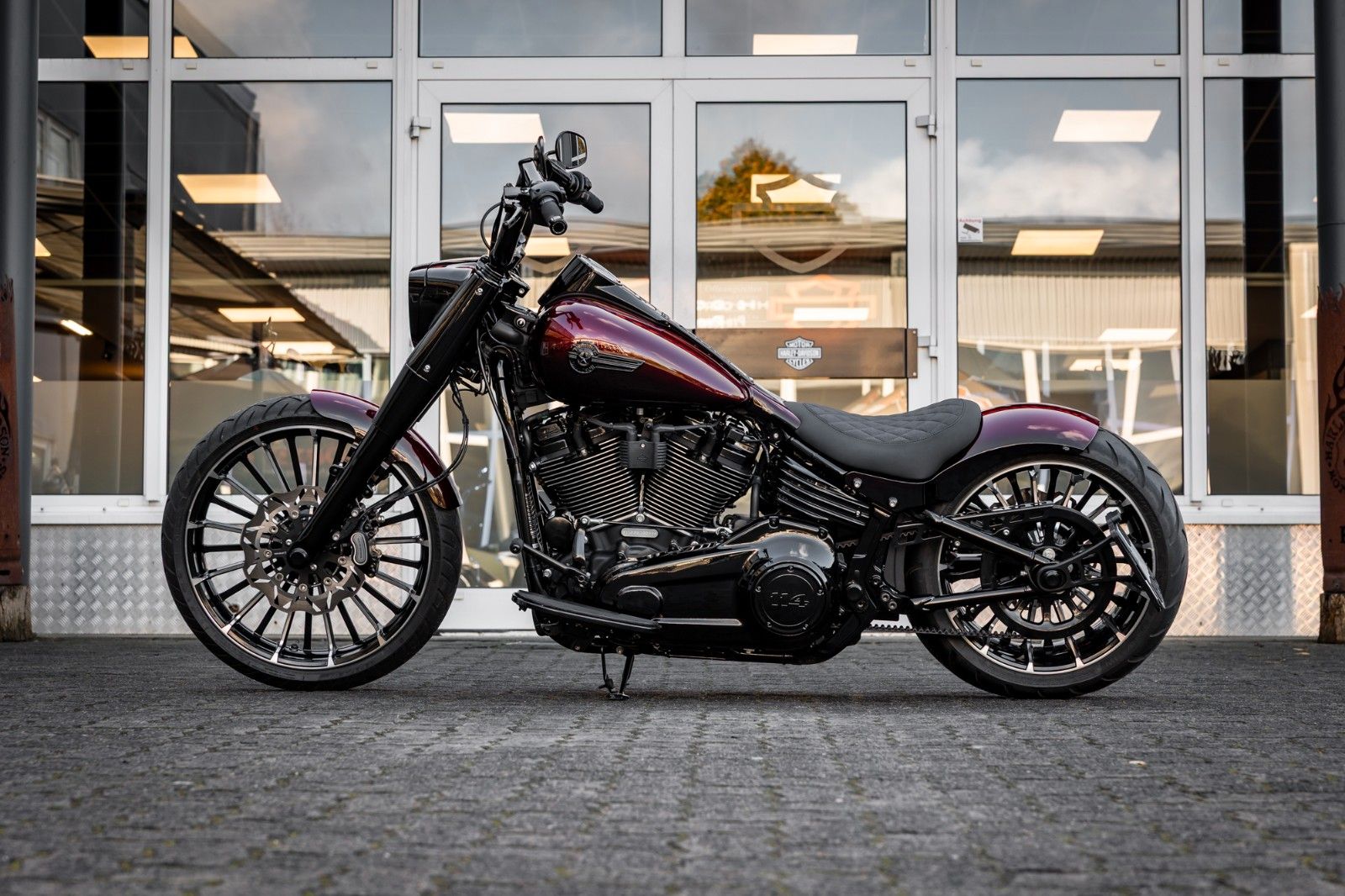 Fahrzeugabbildung Harley-Davidson FAT BOY FLFBS 114 MY24 - JEKILL&HYDE - CUSTOM
