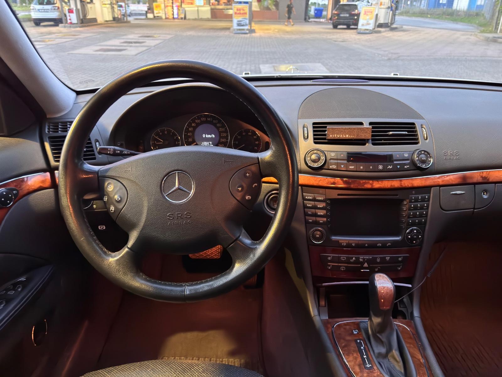 Mercedes-Benz E320 2004 — photo 5