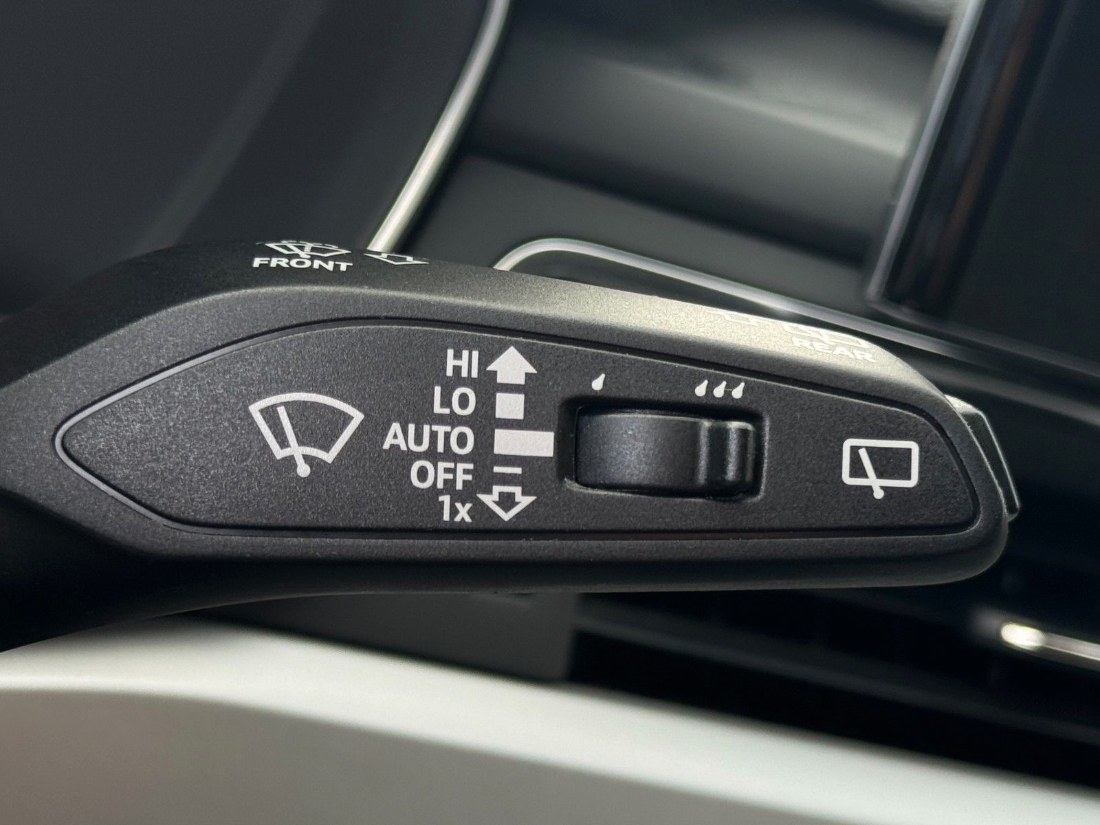 Fahrzeugabbildung Audi A4 Avant 40 TFSI S tronic Kamera Massage AHK SHZ