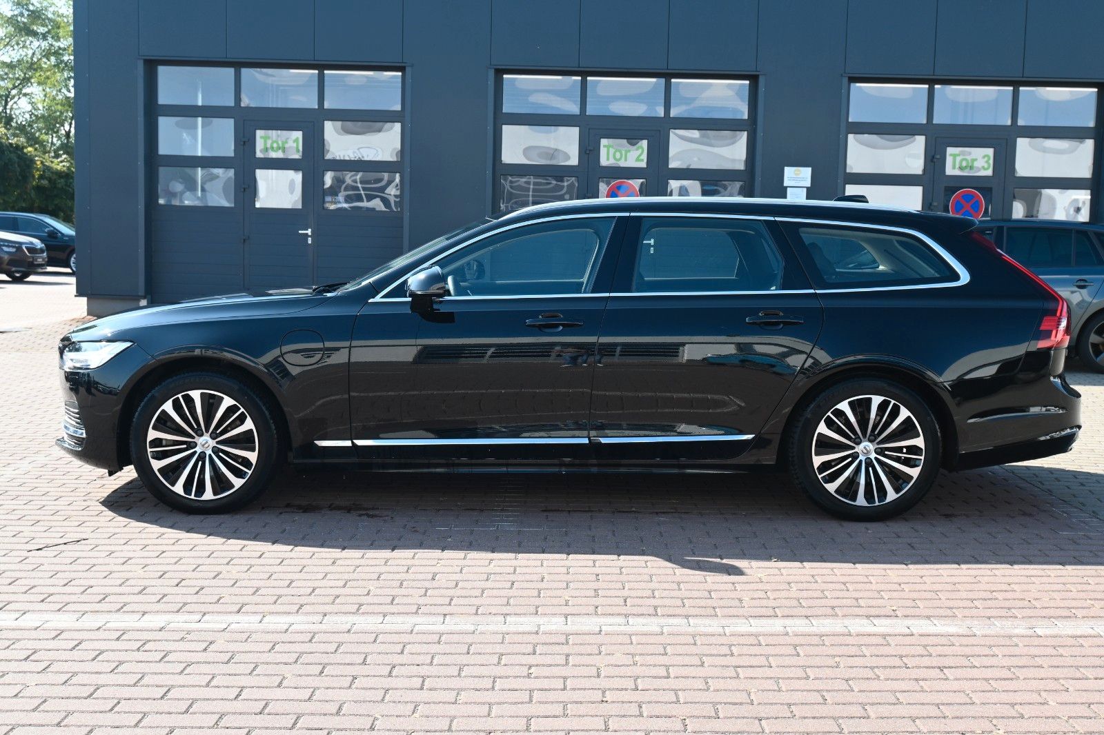 Fahrzeugabbildung Volvo V90 T6 PHEV AWD  Core Bright*AHK*Voll LED*Alarm*