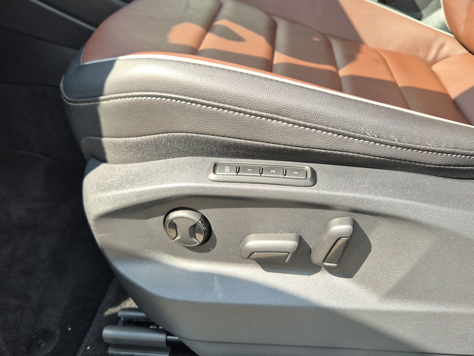 Fahrzeugabbildung Volkswagen Tiguan Elegance TSI DSG MATRIX NAVI RFK