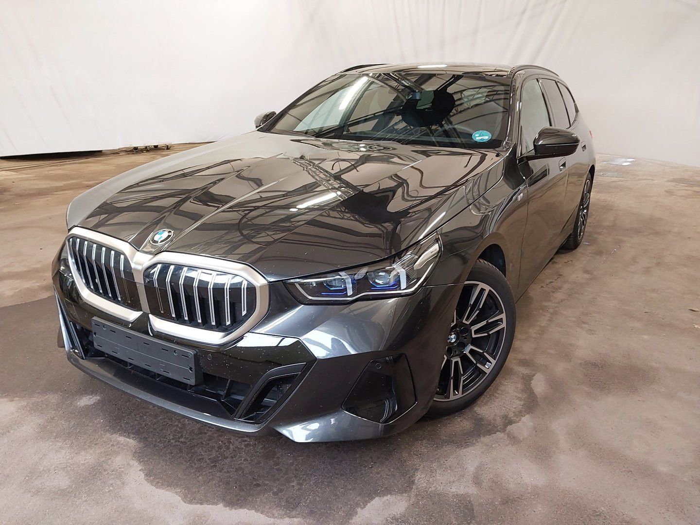 Fahrzeugabbildung BMW 520d xDrive M  Sport Panorama ACC HuD Memory LED