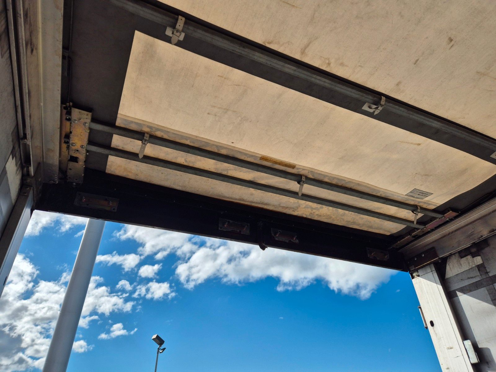 Fahrzeugabbildung Schmitz Cargobull SGF*C2 Pritsche Plane