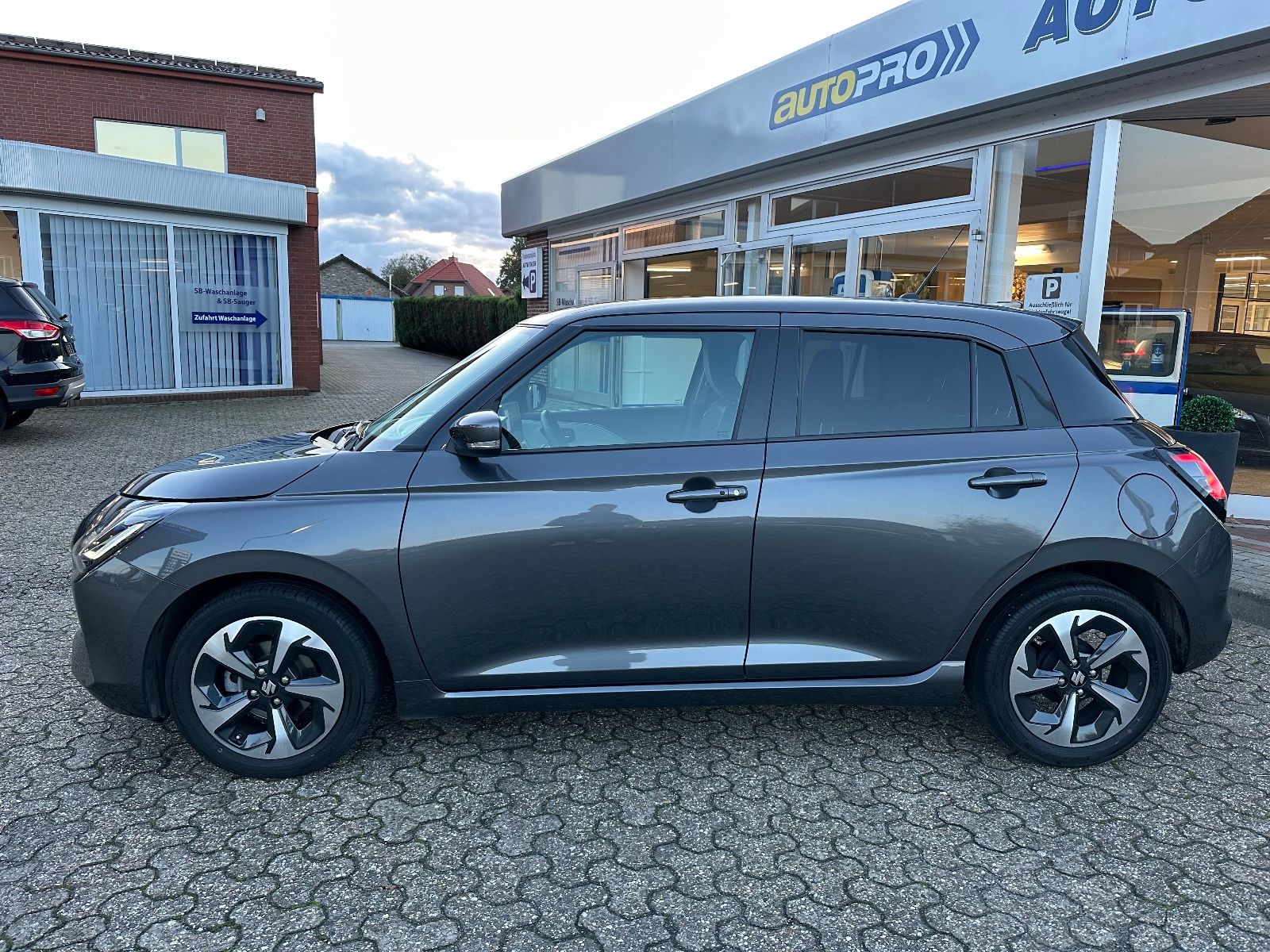 Fahrzeugabbildung Suzuki Swift 1.2 Dualjet Hybrid Comfort+ ACC/Navi/LED