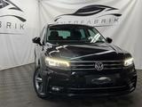 Volkswagen Tiguan*R-Line*4Motion*1.HAND*HEADUP*AHK*PDC* - Volkswagen Tiguan: Schwarz