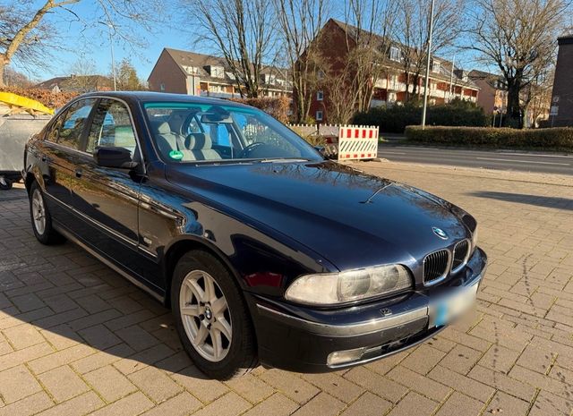 BMW 523i A  Xenon Navi Automatik