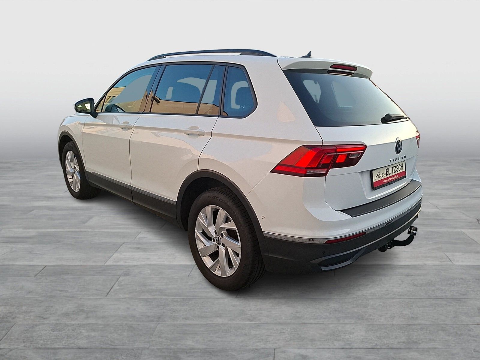 Fahrzeugabbildung Volkswagen Tiguan TDI Life DSG 4M LED AHK Navi AID HUD ACC