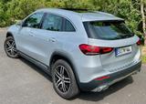 Mercedes-Benz GLA 200 7G-DCT PANO/LED/NAV/KAM/PARK-ASSI - Mercedes-Benz GLA 200 Gebrauchtwagen in Köln