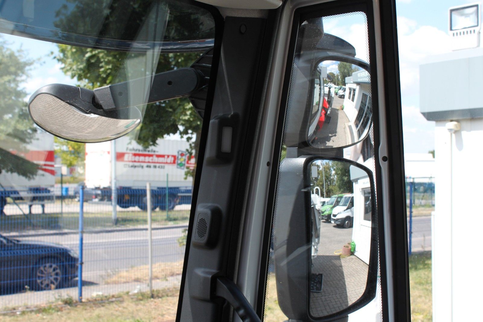 Fahrzeugabbildung Iveco Iveco EuroCargo ML140E28 Kran Kipper
