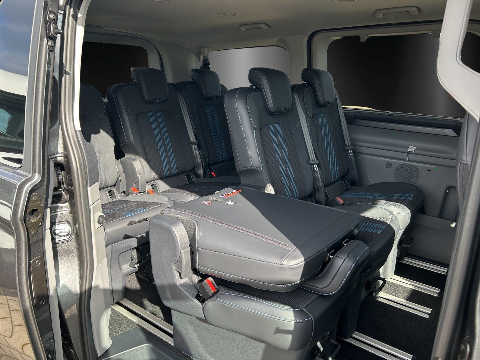 Fahrzeugabbildung Ford Tourneo Custom Sport L1  FGS 3.-5 Jahr