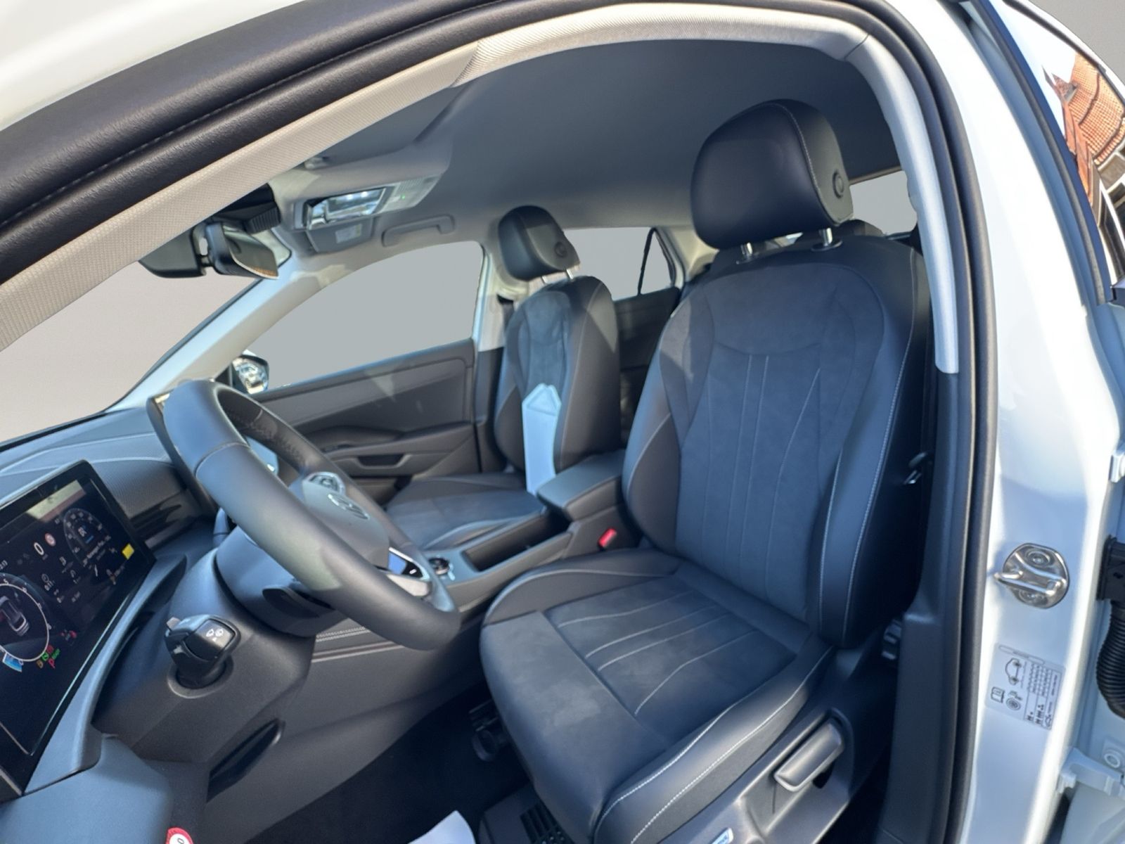 T-Roc Style 1.5 eTSI, AHK, IQ.Light, Navi, ACC D