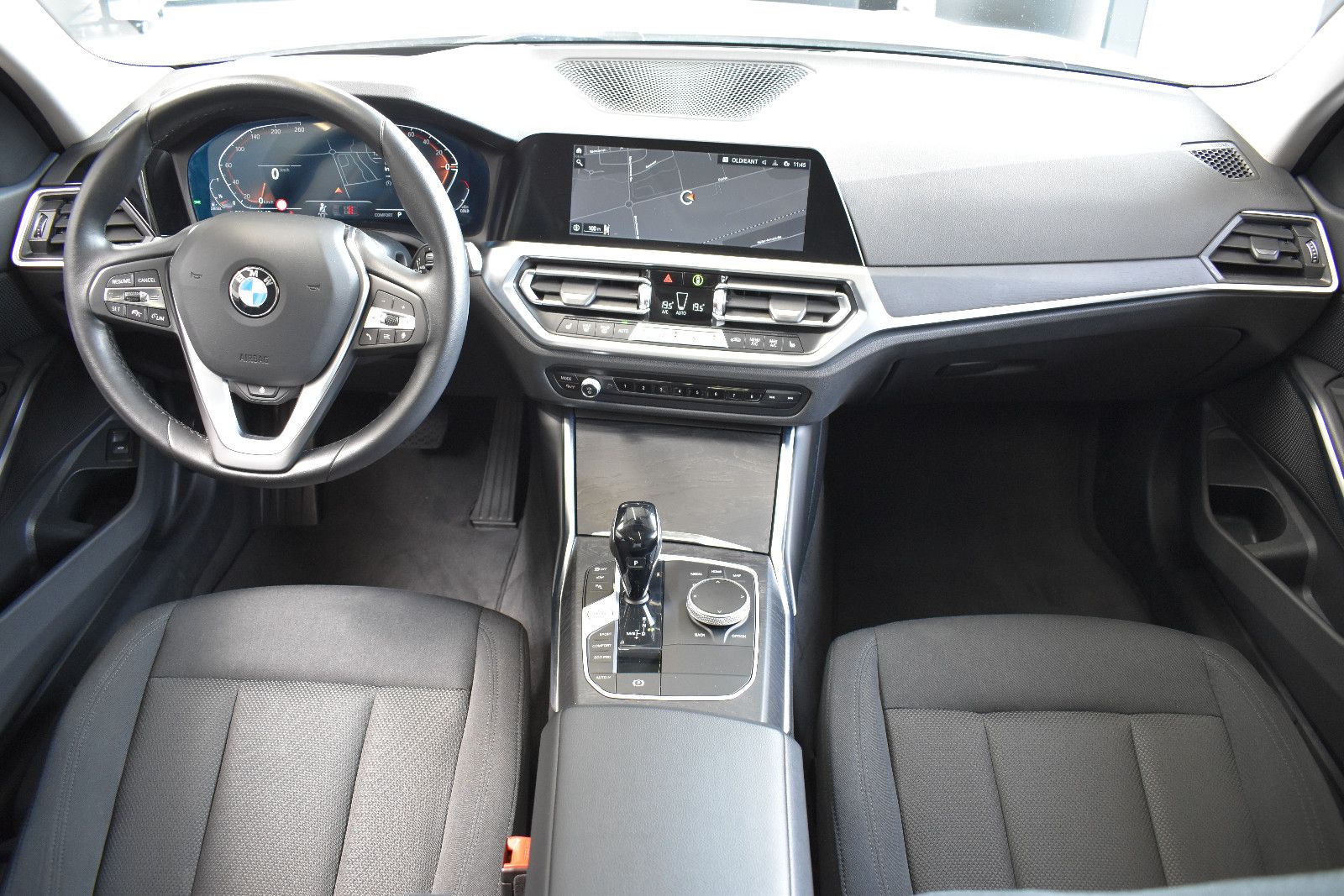BMW 320d Touring Aut. Advantage Laser~Pano~LiveC~HUD foto 3