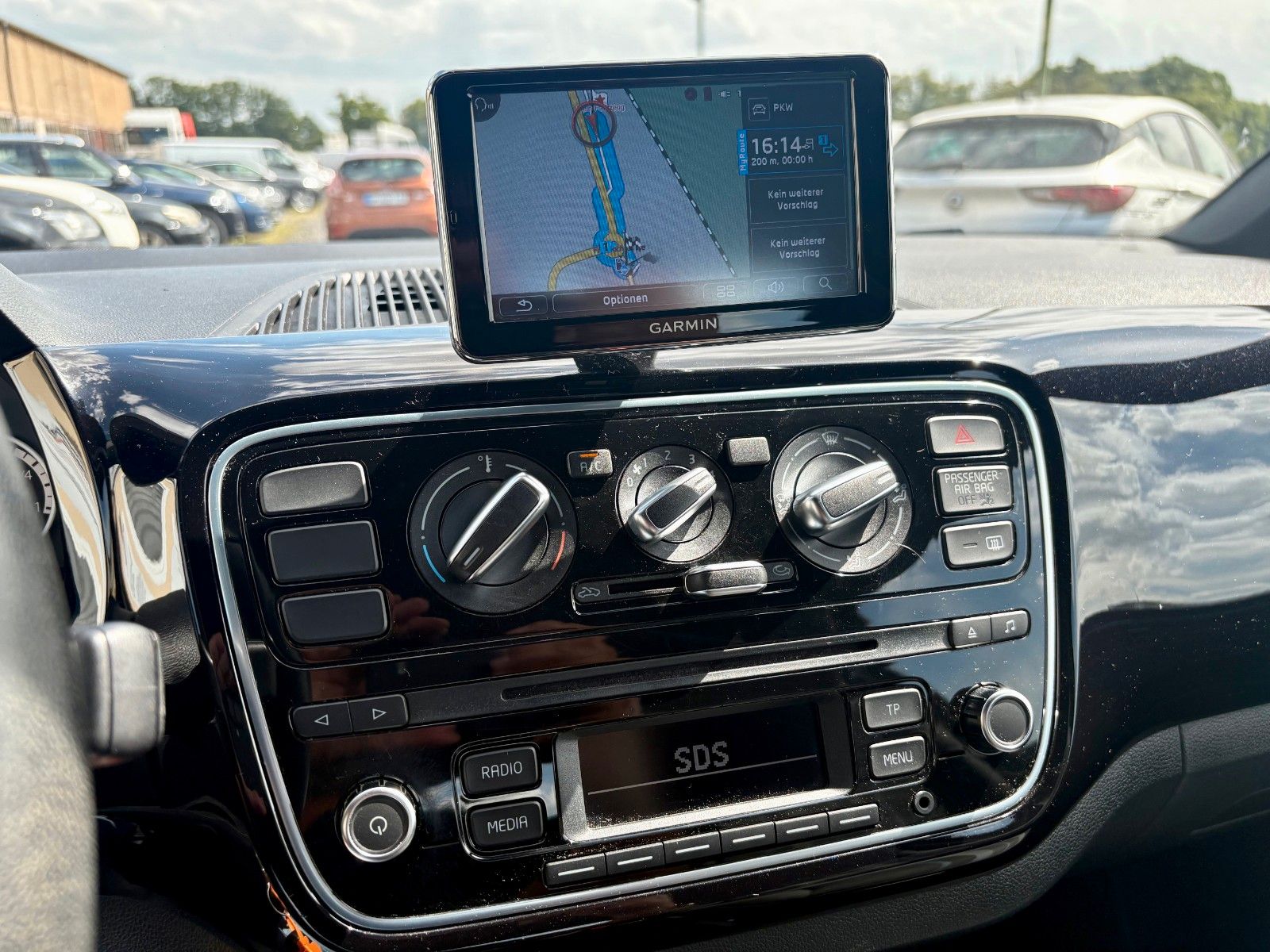 Fahrzeugabbildung Volkswagen up! club up! Navi Klima TÜV 05/2027 Scheckheft