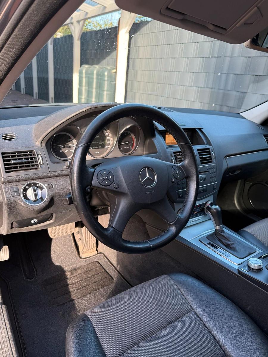 Mercedes-Benz C220 2010 — photo 7