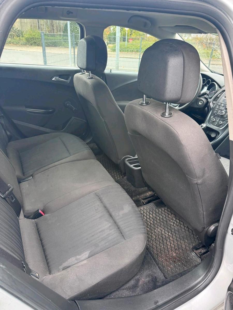 Opel Astra 2011 — двигун 95 HP (70kW)