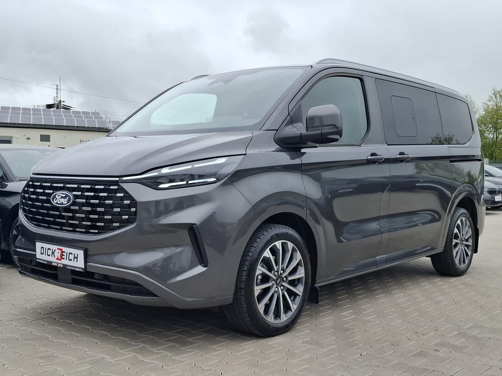 Fahrzeugabbildung Ford Tourneo Custom L1 Titanium X MATRIX*STANDH.*AHK
