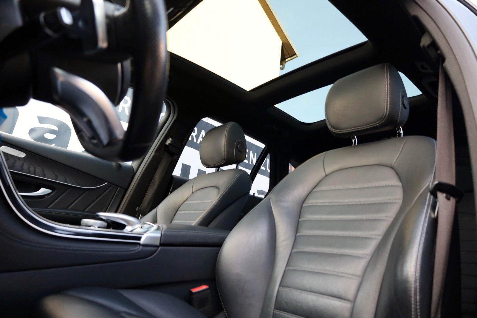 Fahrzeugabbildung Mercedes-Benz GLC 350d 4M Leder,Navi,LED,360°,Burmester,Panora