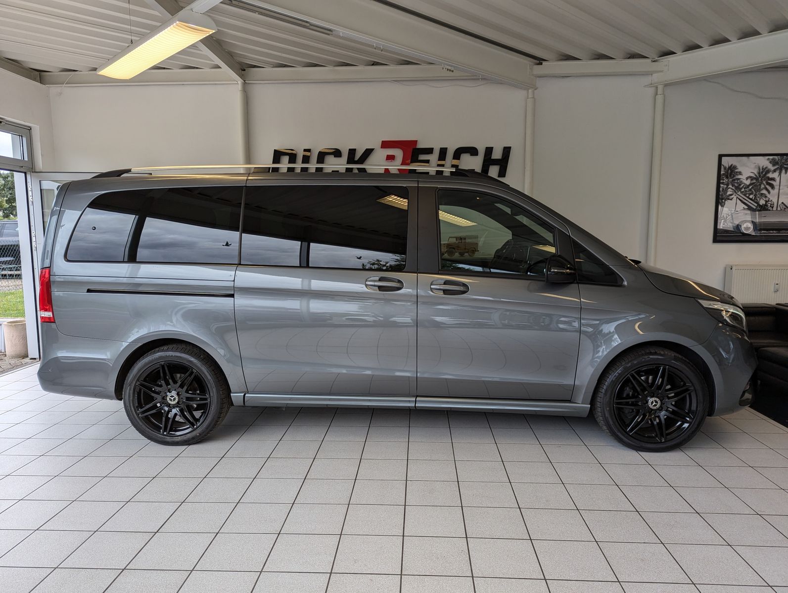 MERCEDES-BENZ V 220 d AMG EDITION lang Burmester ACC AHK StHz - Image 8
