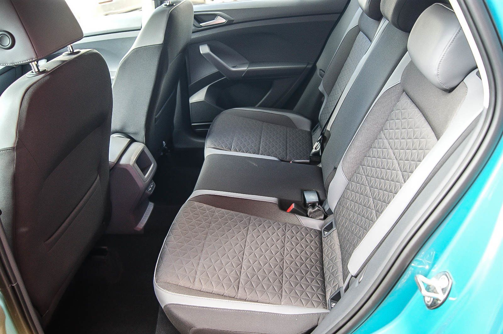 Fahrzeugabbildung Volkswagen T-Cross HIGHLINE 10TSI NAVI LED VIRTUAL CD 1HAND