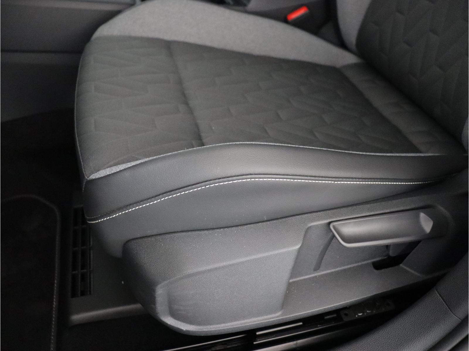 Volkswagen Golf VIII 1.5 eTSI DSG*ACC*AHK*SitzH, миниатюра 9