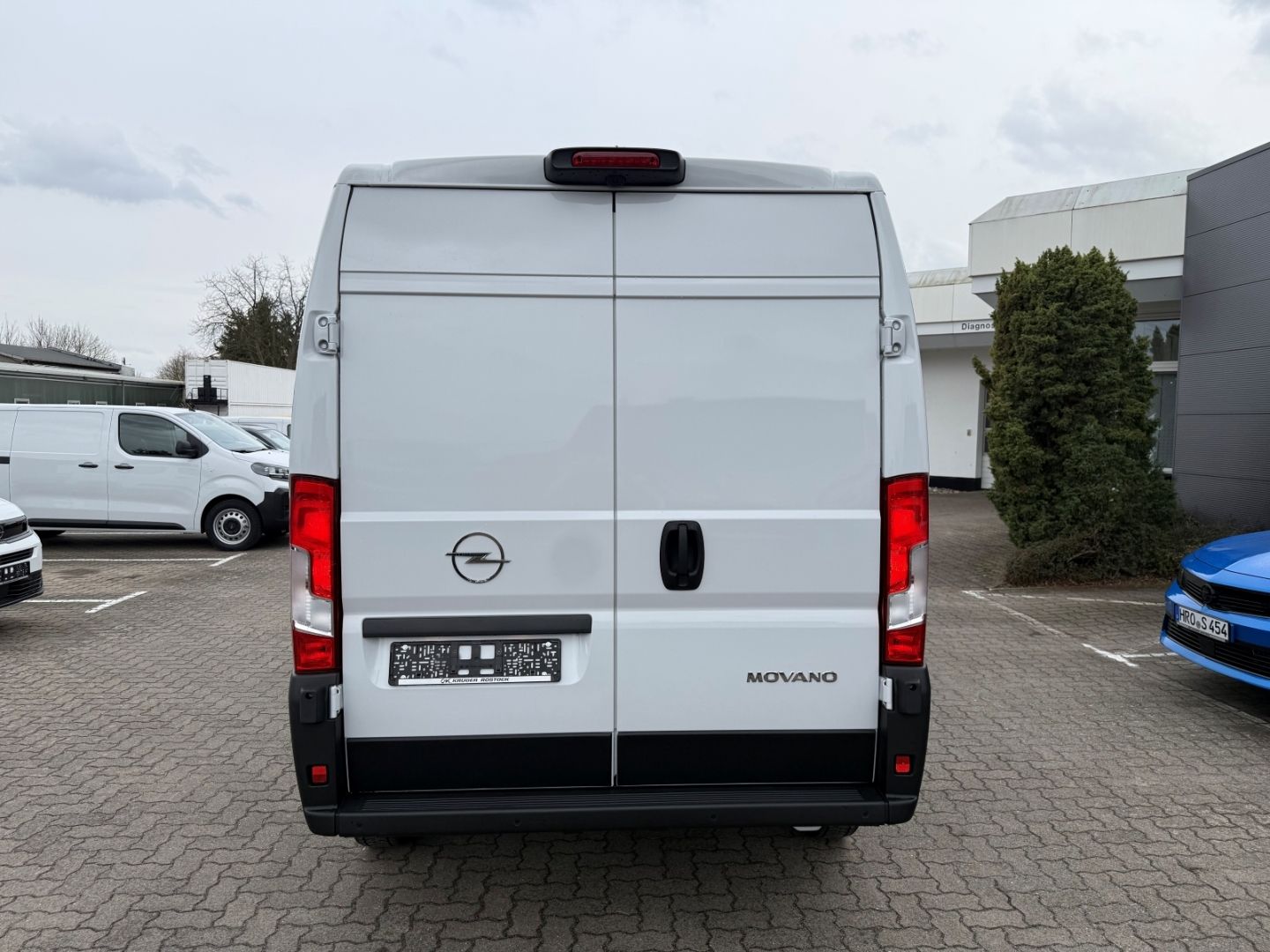 Fahrzeugabbildung Opel Movano 2.2 Blue HDI 140 L3H2 mit Allwetter