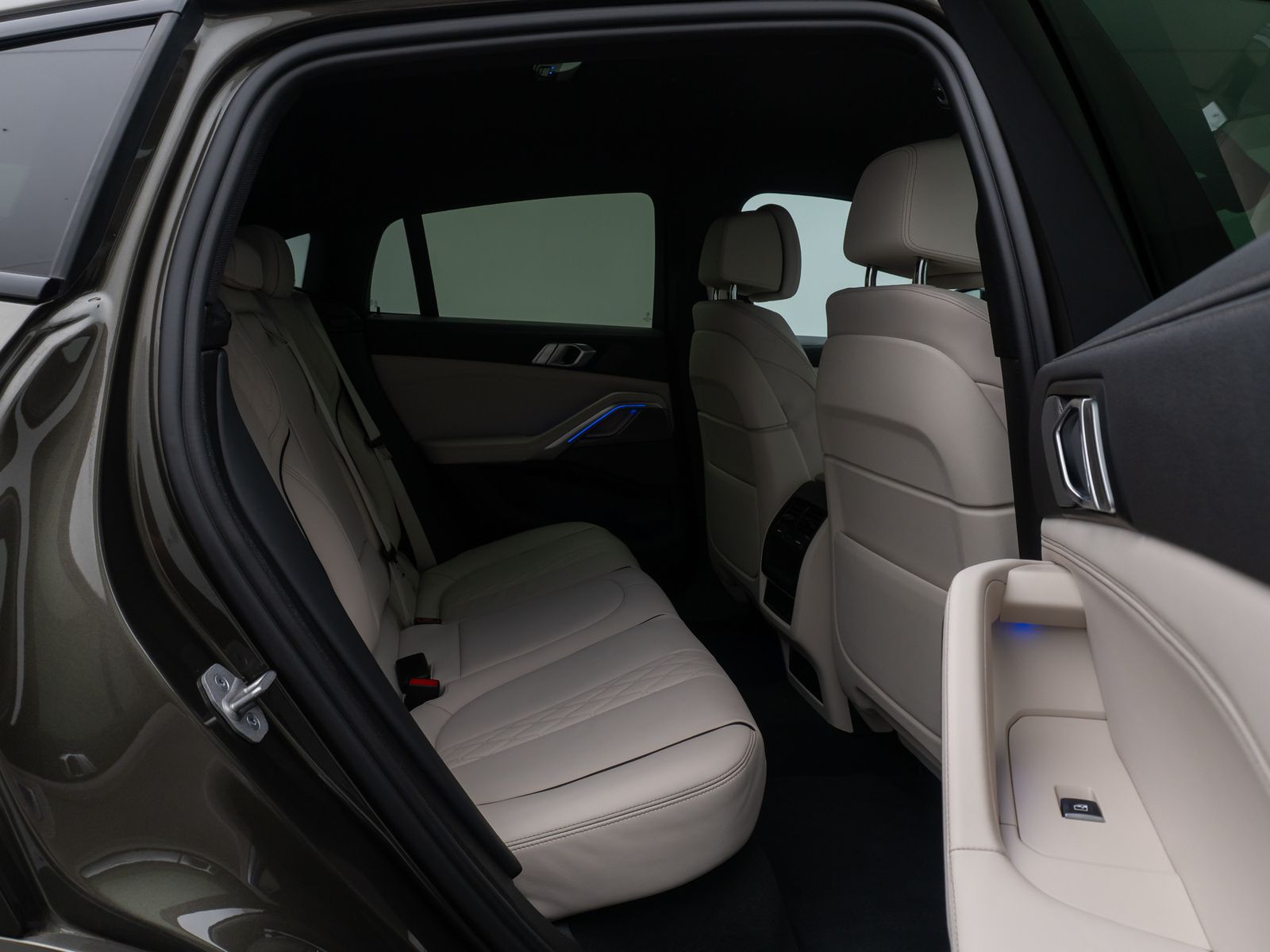 Fahrzeugabbildung BMW X6 xD40d M Sport 360° HUD H/K 22Zoll Individual