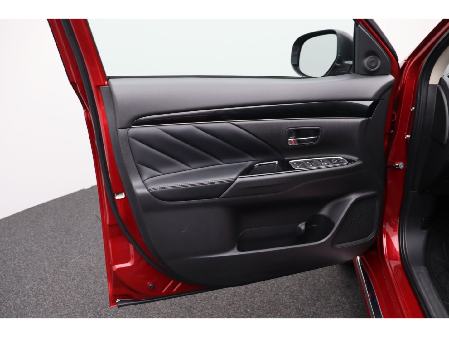 Fahrzeugabbildung Mitsubishi Plug-in Hybrid Outlander PHEV 2.4 Plus 4WD ACC,
