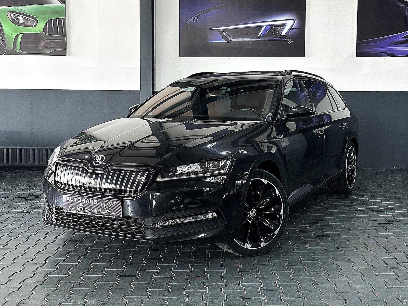Skoda Superb SPORTLINE IV*BLACK*PANO*ST-HZG*AHK*360*