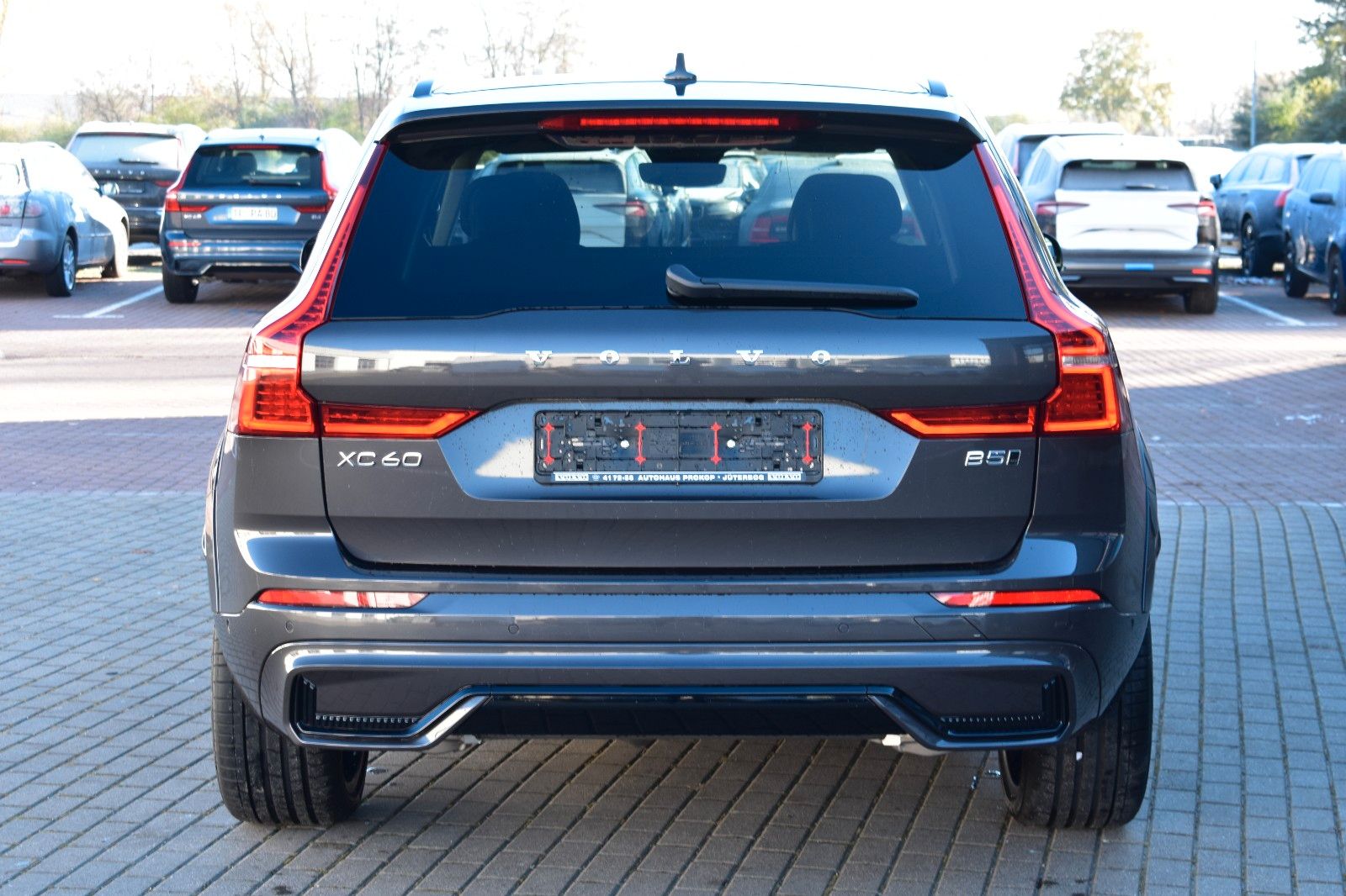 Fahrzeugabbildung Volvo XC60 B5D AWD Ultimate Dark*PANO*STHZ*360*B&W*22"