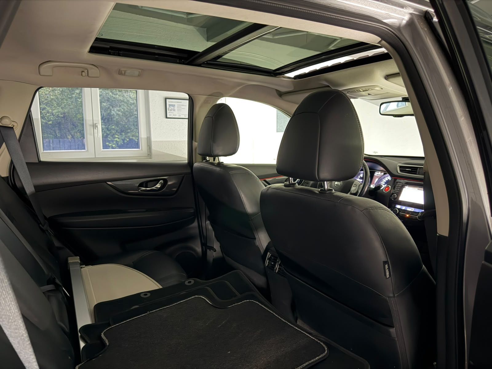 Fahrzeugabbildung Nissan X-Trail dCi Aut./AHK/PANO/LEDER/360*/SCHECKHEFT