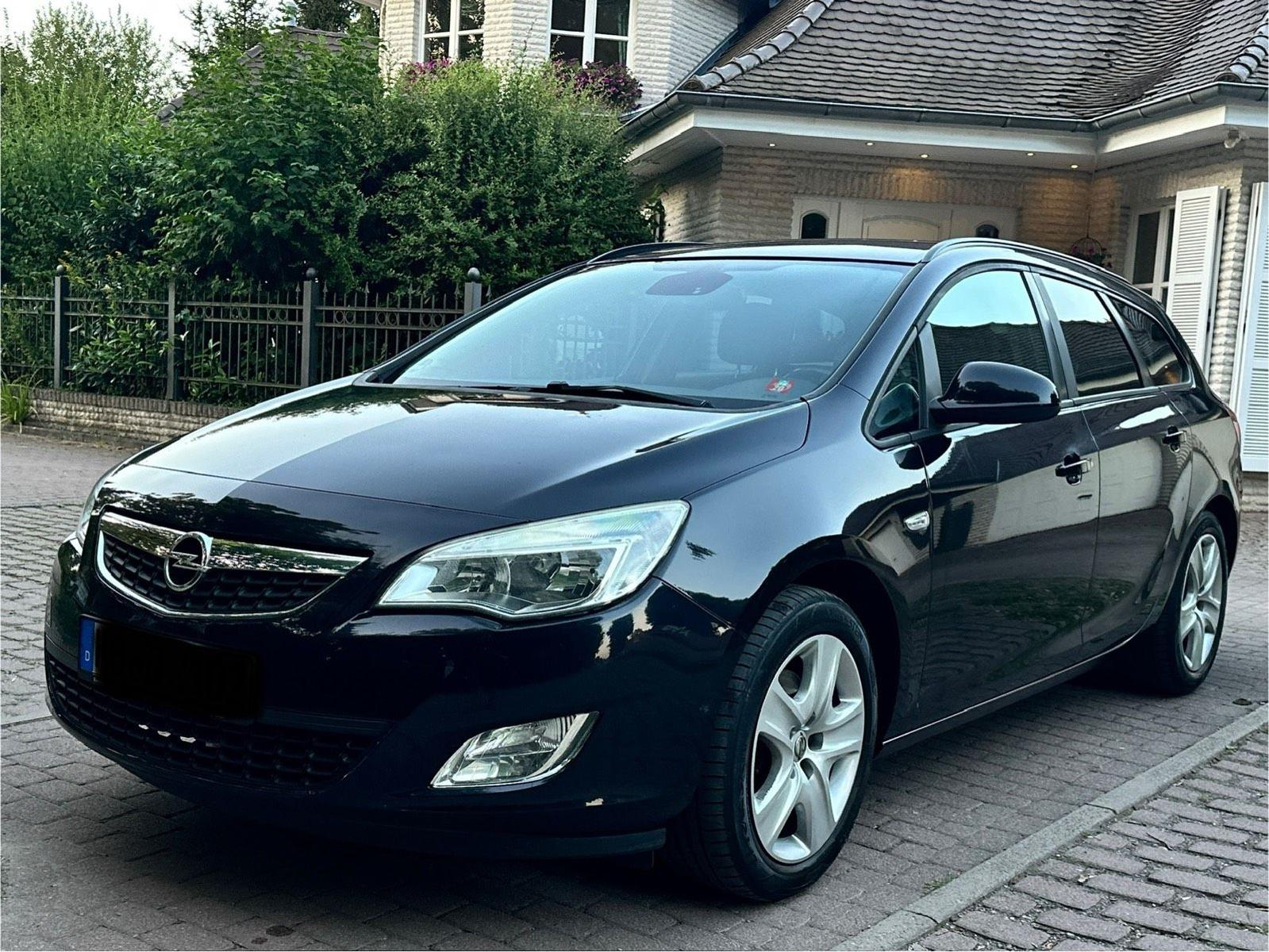 Opel Astra, 2011