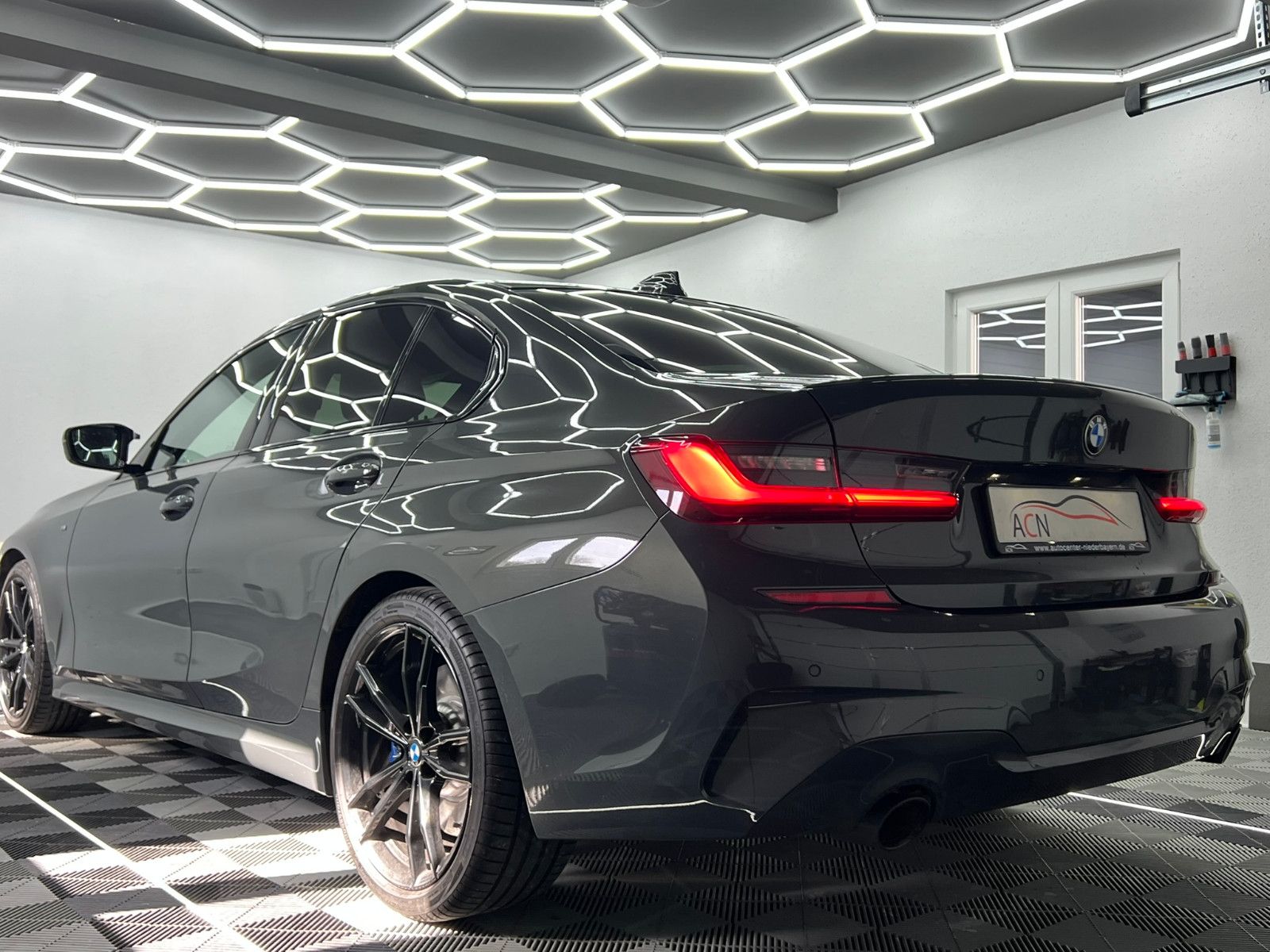 Fahrzeugabbildung BMW 330 i M SPORT PAKET/AMBI/LASER/DRAVITGRAU/DE FZG