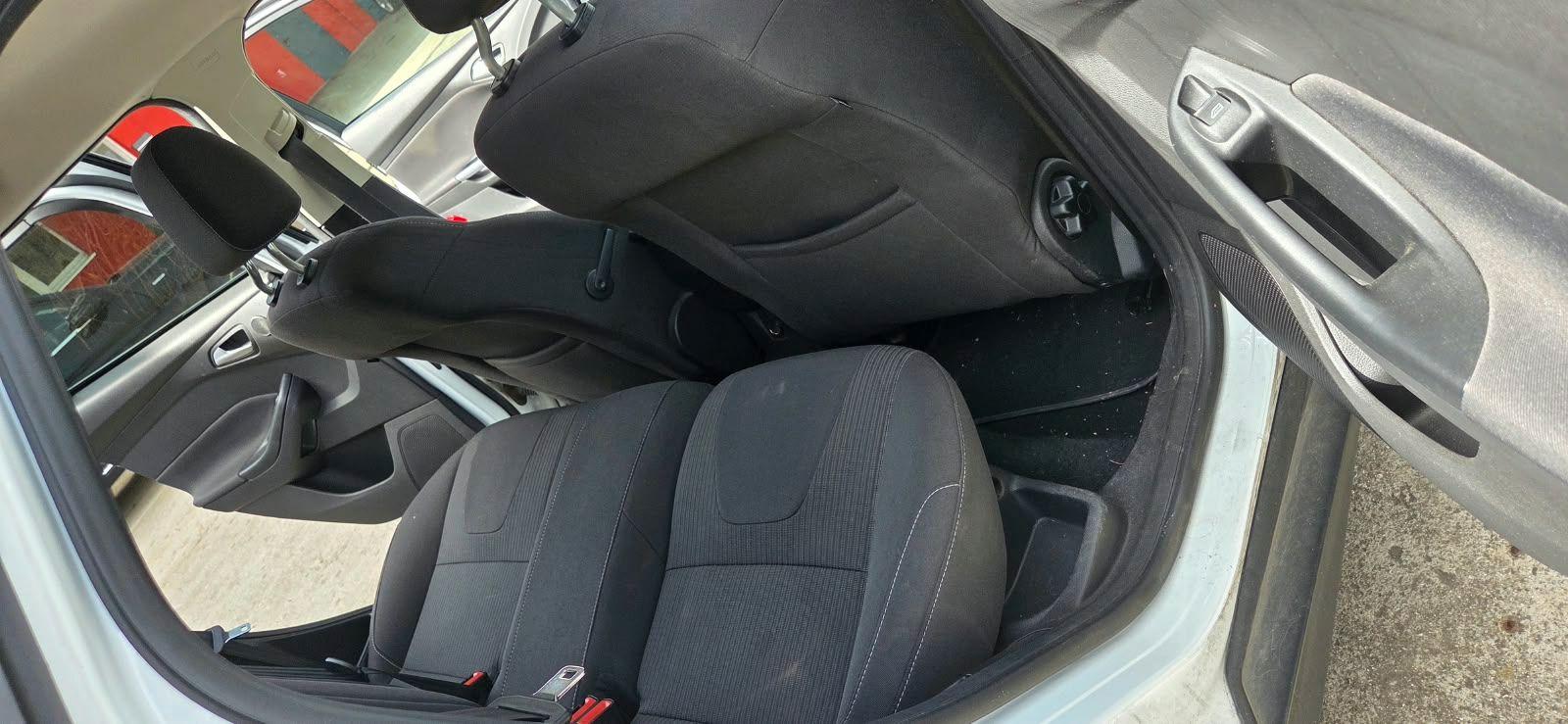 Ford Focus 2013 — photo 7