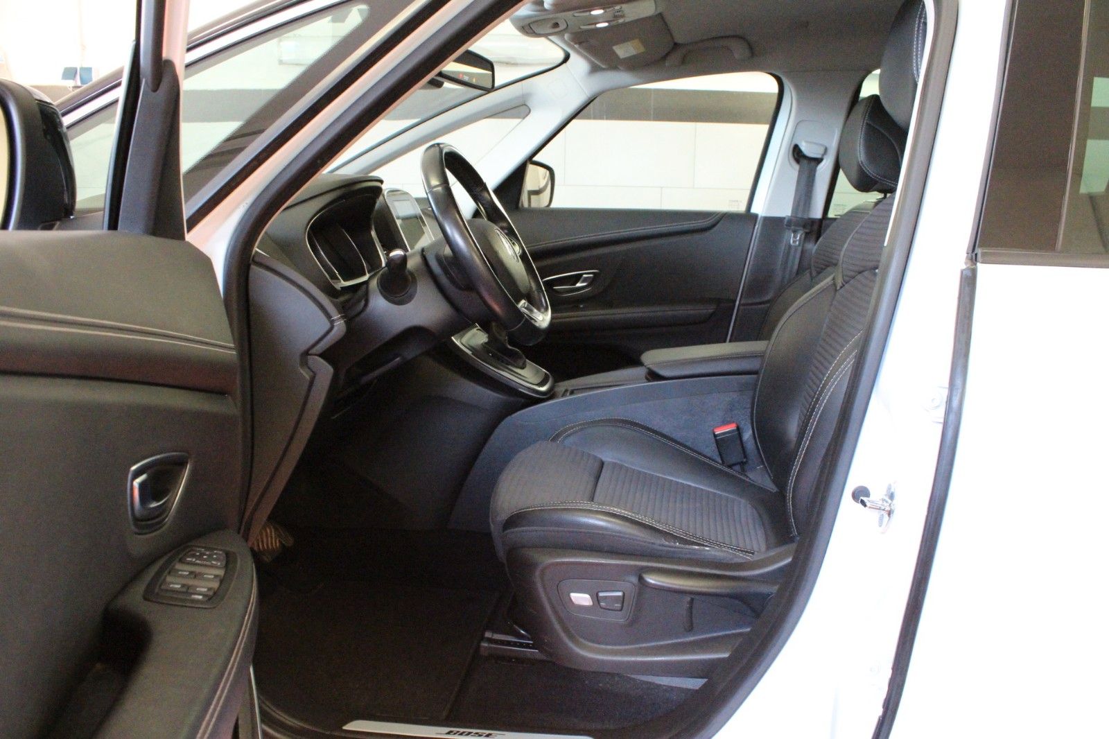 Fahrzeugabbildung Renault Grand Scenic dCi160 EDC*Bose Edition*7-Sitzer*